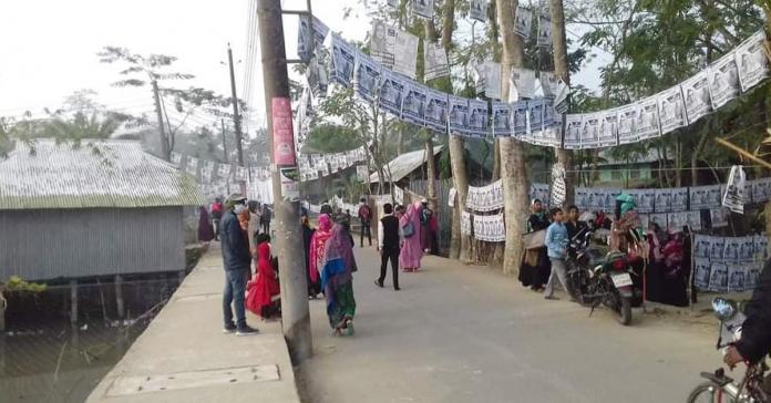 বরগুনায় ভোটকেন্দ্রে সাংবাদিককে লাঞ্ছিত করলেন আ. লীগের বিদ্রোহী-priyo barishal