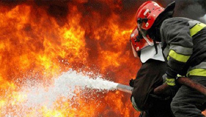 বাবুগঞ্জে প্রতিবন্ধীর ঘরে অগ্নিকাণ্ড, মামলা তুলে নিতে প্রাণনাশের- priyo barishal