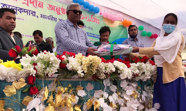 উজিরপুরে রহিমা-ফাতেমা ফাউন্ডেশনের উদ্যোগে শিক্ষাবৃত্তি ও গুনিজন সম্মাননা