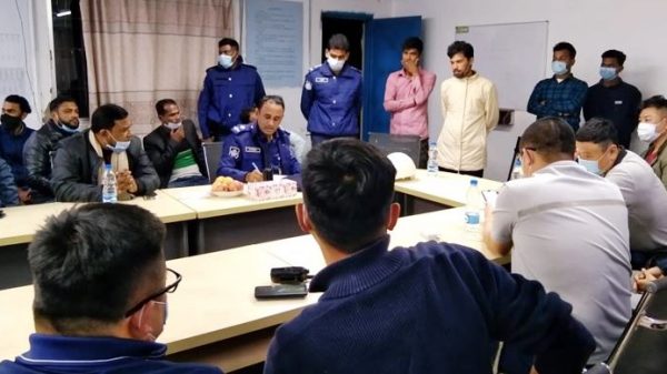 বরিশালে বাঙালি শ্রমিককে মারধর, চীনাদের গাড়ি ও ব্যারাক