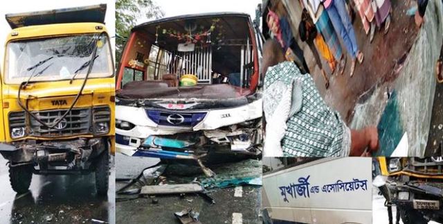 গুঁড়ি গুঁড়ি বৃষ্টিতে বাস-ট্রাক