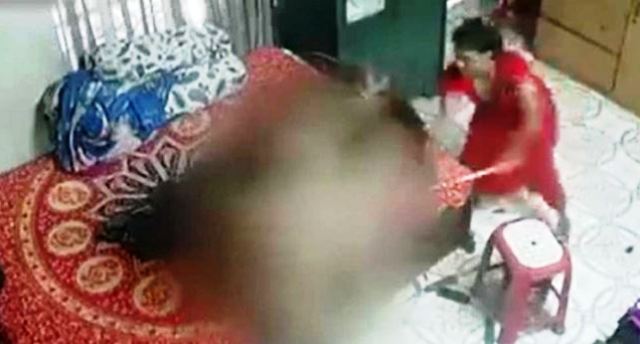 বৃদ্ধা গৃহকর্ত্রীকে নির্যাতন : গৃহকর্মীর দায় , priyo barishal,