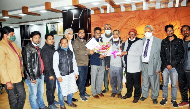 আমি স্বাধীন সংবাদপত্রে বিশ্বাস