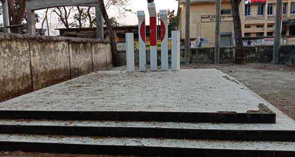 ঝালকাঠিতে শহীদ মিনারগুলো সারাবছরই পড়ে থাকে অযত্ন অবহেলা