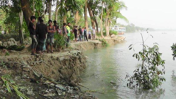 নদী ভাঙনে আধা কিলোমিটার এলাকা