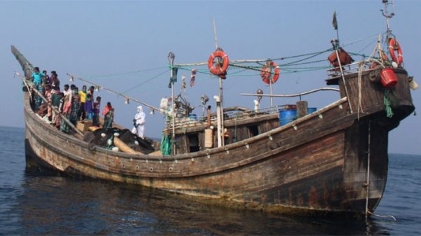 ভোলায় জেলেদের ট্রলারে জলদস্যুদের