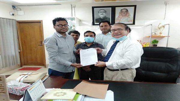 সেই গণমাধ্যমকর্মীকে সম্মাননা জানালো বরিশাল বিশ্ববিদ্যালয়