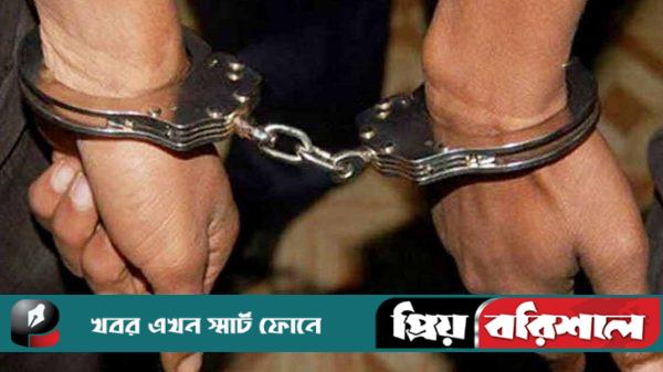 নৈশকোচে ডাকাতি : চালক-সুপারভাইজার গ্রেফতার